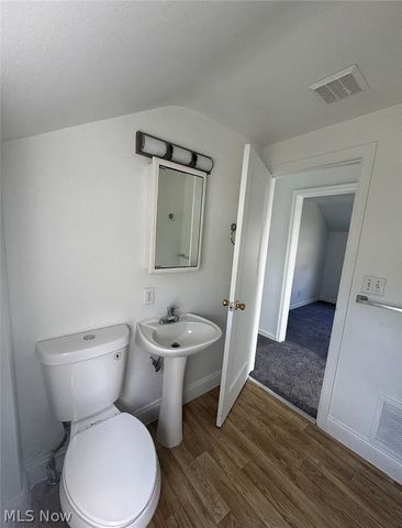 1102 Tonawanda Avenue, Akron, OH 44305