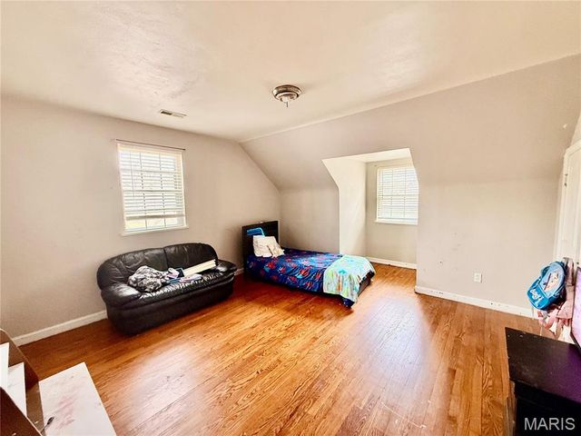 20 Green Acres Road, Bellefontaine Nghbrs, MO 63137