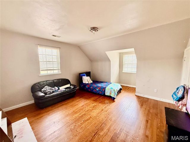 20 Green Acres Road, Bellefontaine Nghbrs, MO 63137