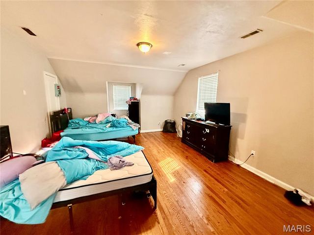 20 Green Acres Road, Bellefontaine Nghbrs, MO 63137