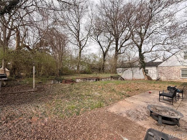 20 Green Acres Road, Bellefontaine Nghbrs, MO 63137