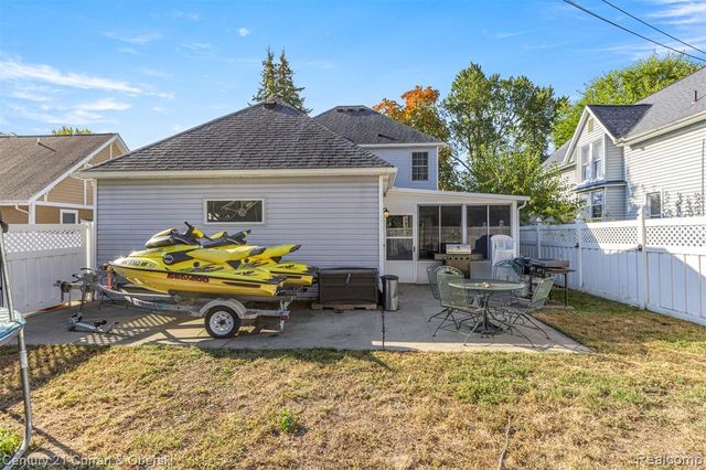 250 Chestnut Street, Wyandotte, MI 48192