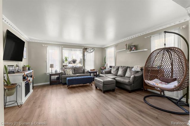 250 Chestnut Street, Wyandotte, MI 48192