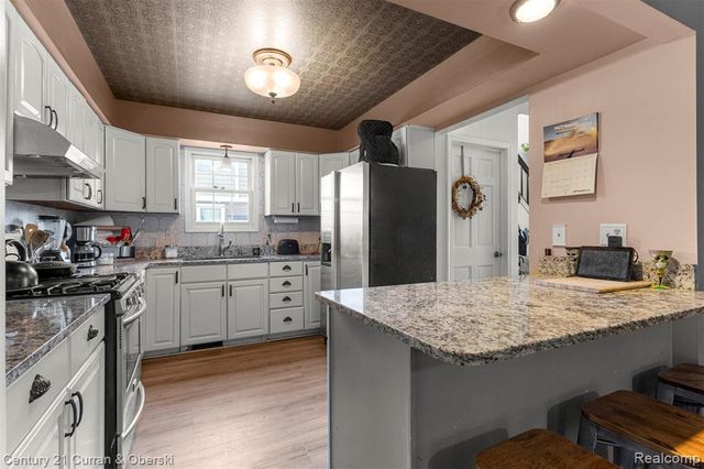 250 Chestnut Street, Wyandotte, MI 48192