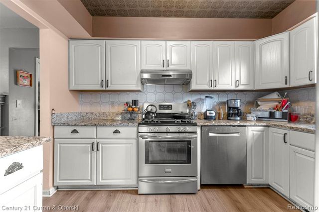 250 Chestnut Street, Wyandotte, MI 48192