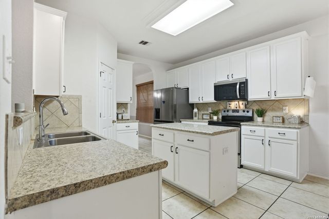 11610 BLUEBELLS RUN, San Antonio, TX 78245