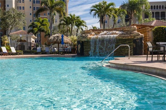 604 El Camino Real 9-101, Naples, FL 34119