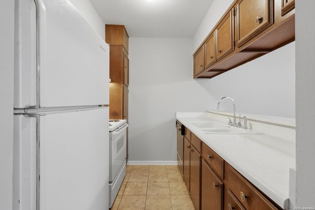 8702 Village Dr Apt 123, San Antonio, TX 78217