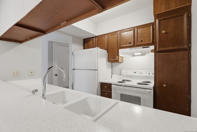 8702 Village Dr Apt 123, San Antonio, TX 78217