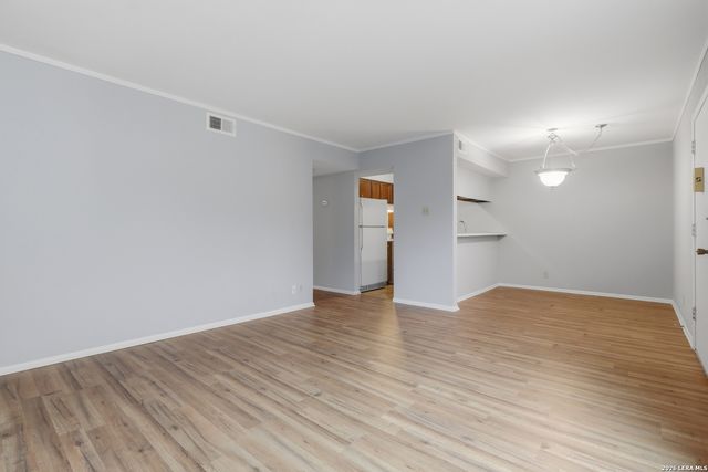 8702 Village Dr Apt 123, San Antonio, TX 78217