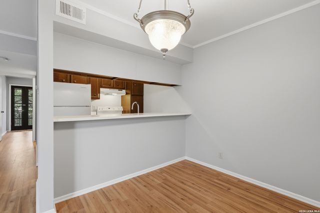 8702 Village Dr Apt 123, San Antonio, TX 78217