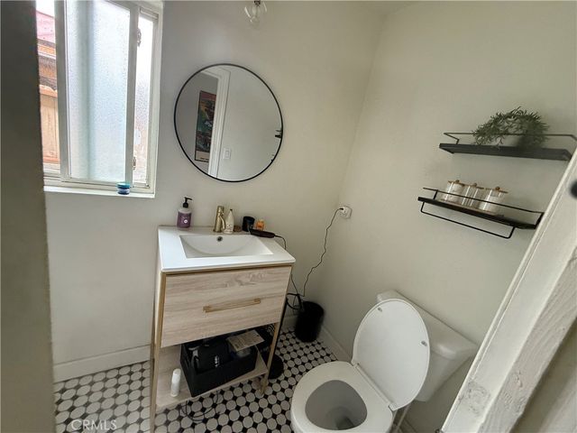 1555 McDonald Avenue, Wilmington, CA 90744