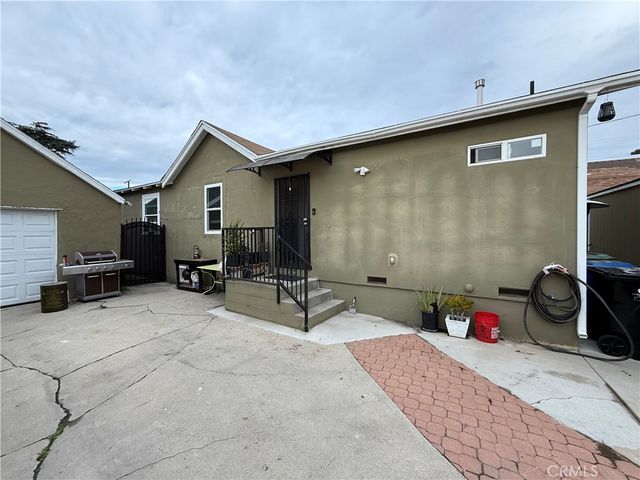 1555 McDonald Avenue, Wilmington, CA 90744