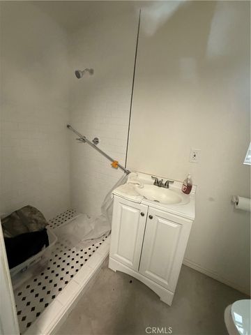 1555 McDonald Avenue, Wilmington, CA 90744