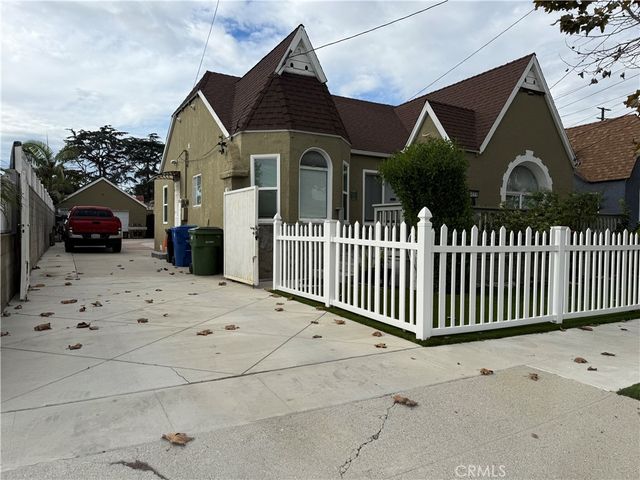 1555 McDonald Avenue, Wilmington, CA 90744