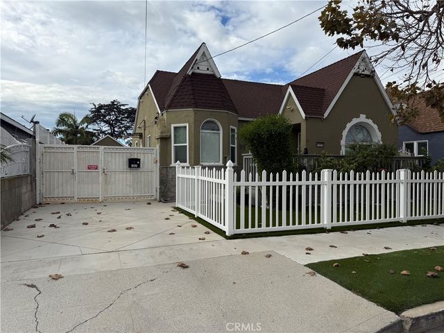 1555 McDonald Avenue, Wilmington, CA 90744