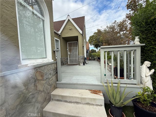 1555 McDonald Avenue, Wilmington, CA 90744