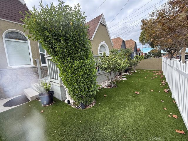 1555 McDonald Avenue, Wilmington, CA 90744