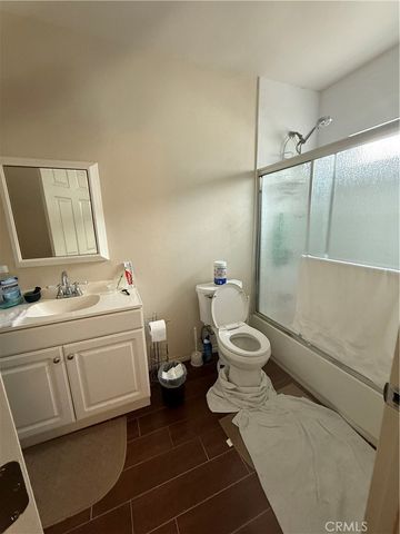 1555 McDonald Avenue, Wilmington, CA 90744