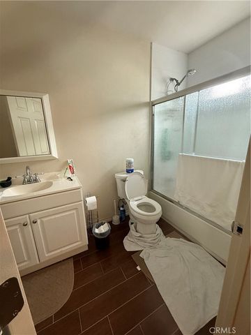 1555 McDonald Avenue, Wilmington, CA 90744