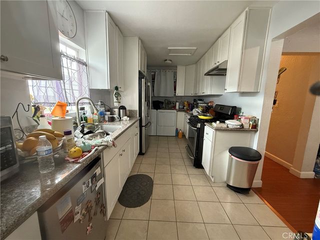 1555 McDonald Avenue, Wilmington, CA 90744