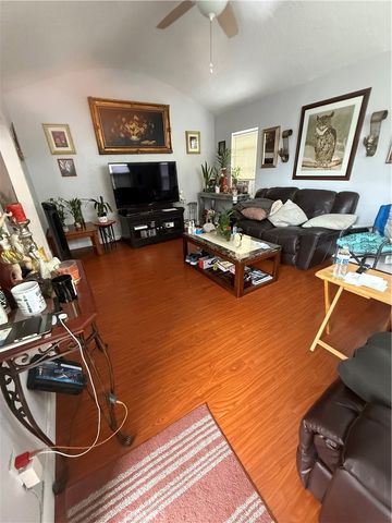 1555 McDonald Avenue, Wilmington, CA 90744