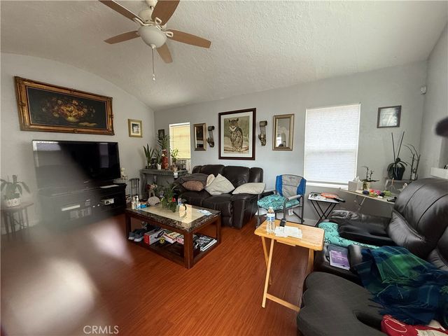 1555 McDonald Avenue, Wilmington, CA 90744