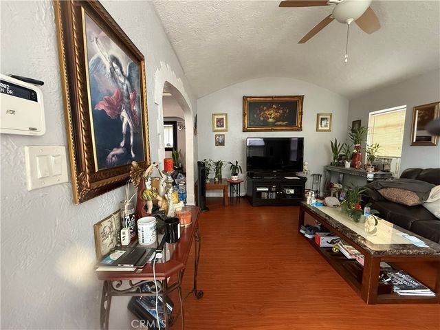 1555 McDonald Avenue, Wilmington, CA 90744