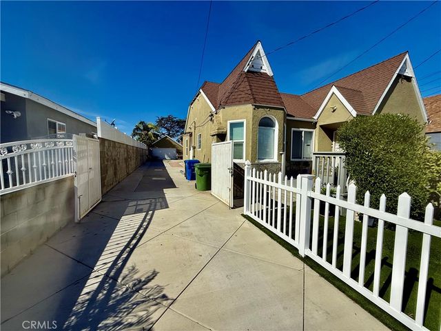 1555 McDonald Avenue, Wilmington, CA 90744
