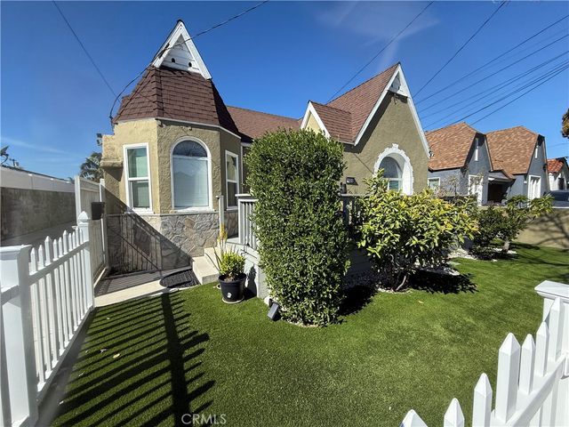 1555 McDonald Avenue, Wilmington, CA 90744