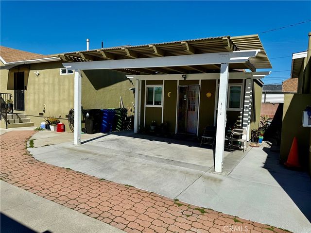 1555 McDonald Avenue, Wilmington, CA 90744