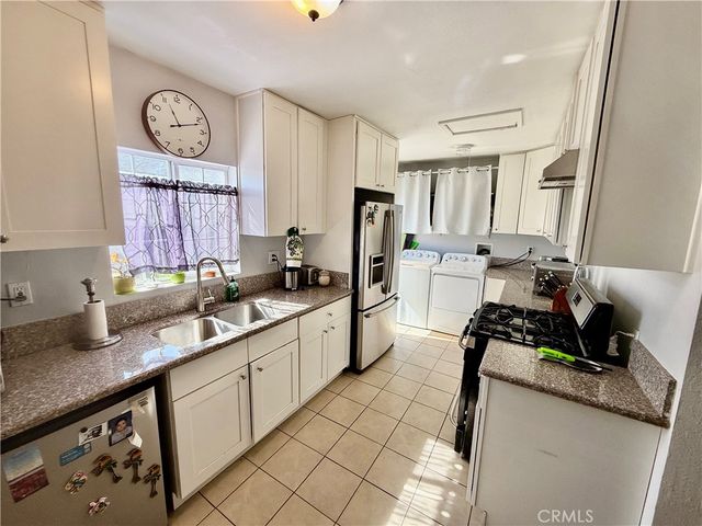 1555 McDonald Avenue, Wilmington, CA 90744