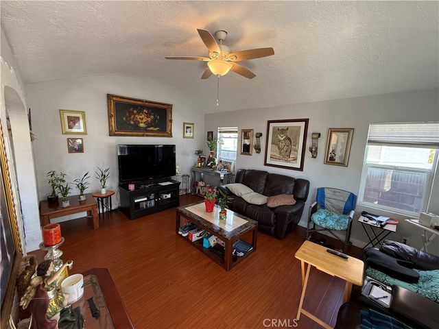 1555 McDonald Avenue, Wilmington, CA 90744