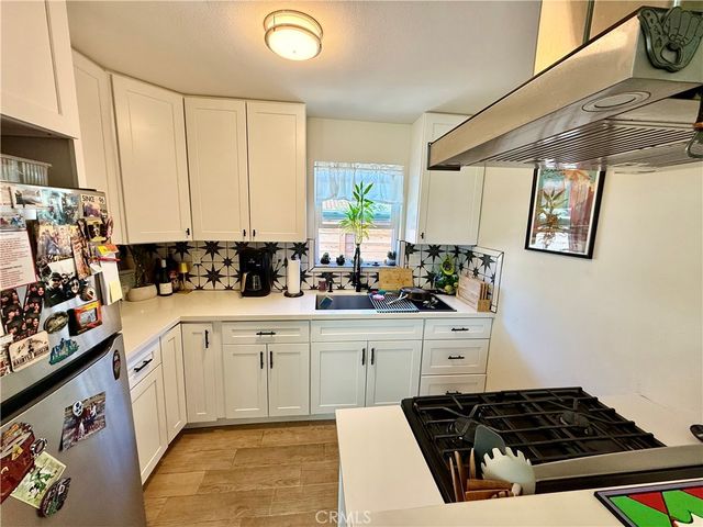 1555 McDonald Avenue, Wilmington, CA 90744