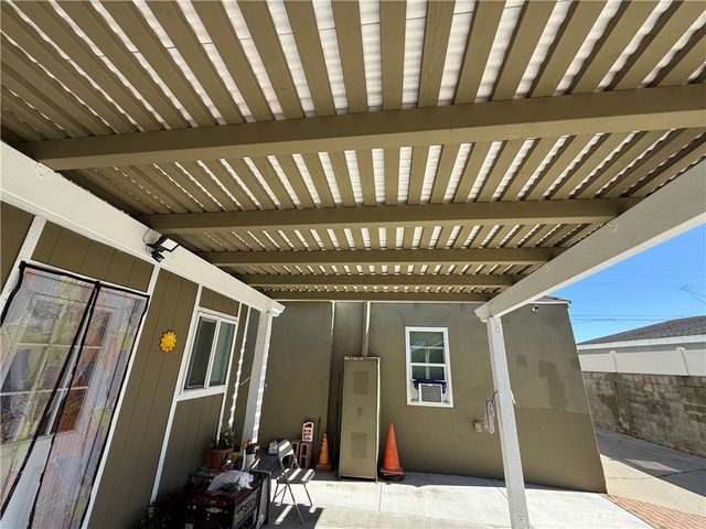 1555 McDonald Avenue, Wilmington, CA 90744