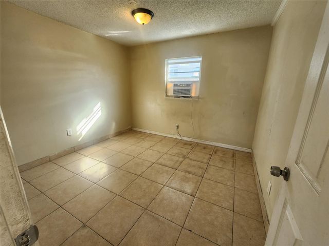 1133 W 28th St, West Palm Beach, FL 33404