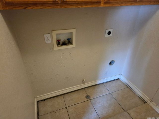 106 Crestway, Floresville, TX 78114
