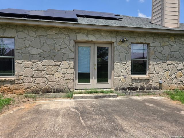 106 Crestway, Floresville, TX 78114