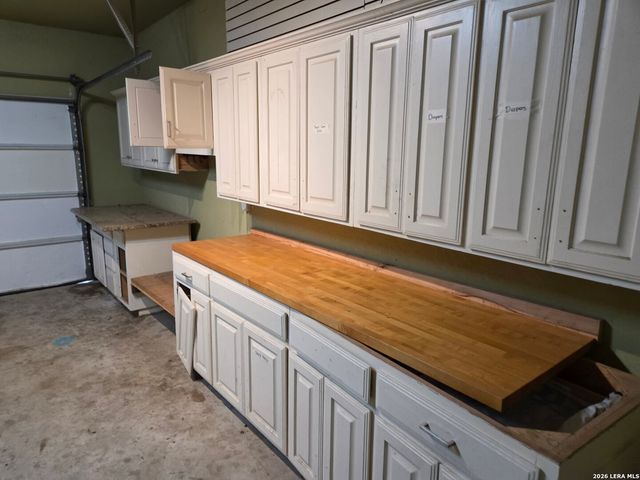 106 Crestway, Floresville, TX 78114