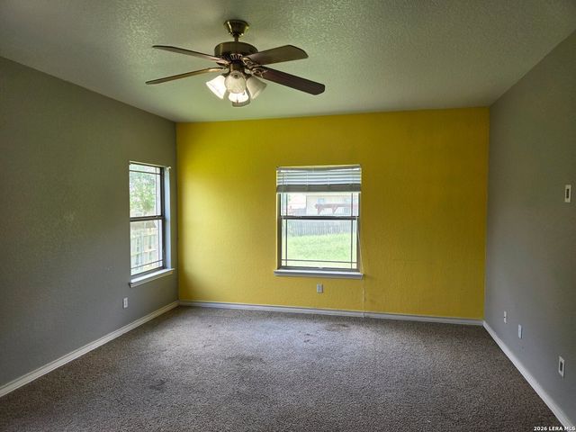 106 Crestway, Floresville, TX 78114