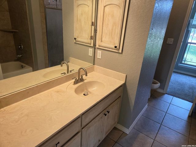 106 Crestway, Floresville, TX 78114