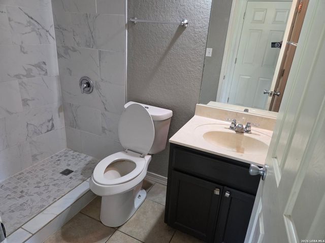 106 Crestway, Floresville, TX 78114