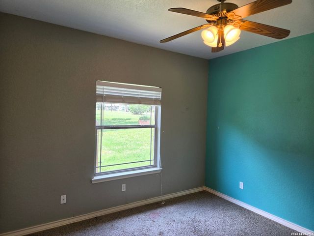 106 Crestway, Floresville, TX 78114