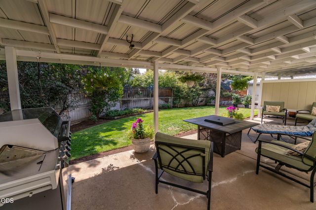 20705 Wishing Well Court, Bend, OR 97701