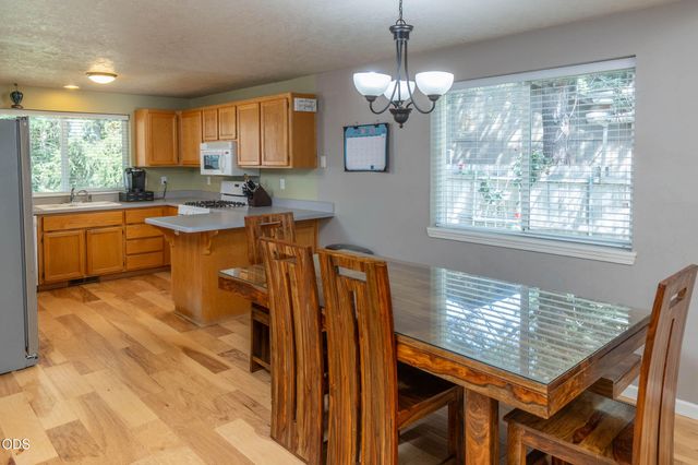 20705 Wishing Well Court, Bend, OR 97701
