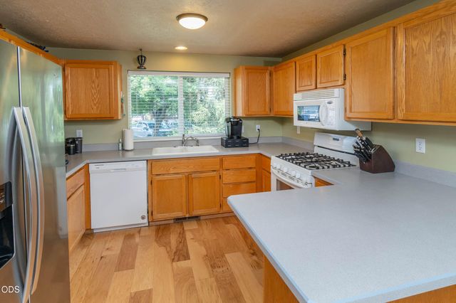 20705 Wishing Well Court, Bend, OR 97701