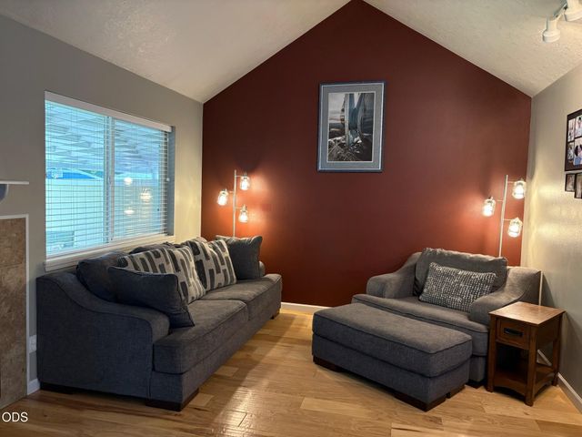 20705 Wishing Well Court, Bend, OR 97701