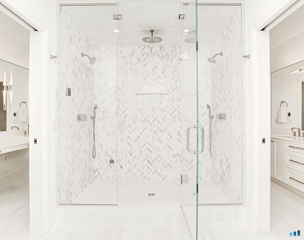 530 Round Hill Road, Greenwich, CT 06831