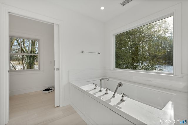 530 Round Hill Road, Greenwich, CT 06831