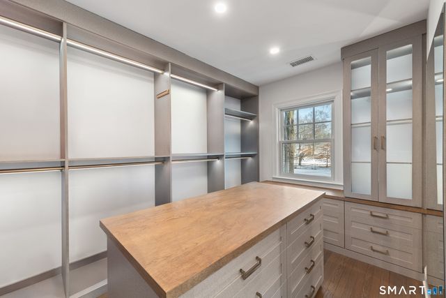 530 Round Hill Road, Greenwich, CT 06831